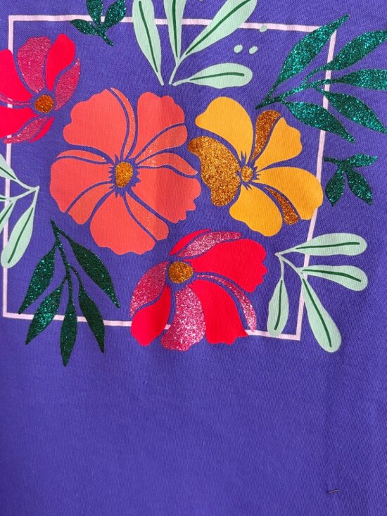 NWT Crew Neck Graphic Tee - Picture 3 of 4